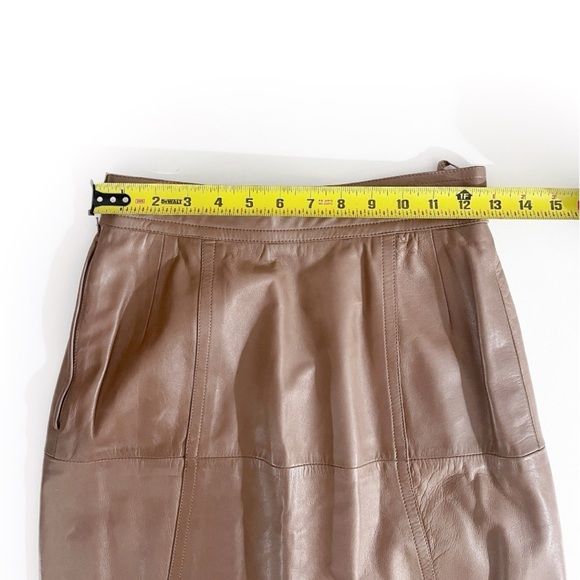 Loewe Elegant Tan Leather Skirt - Picture 5 of 9